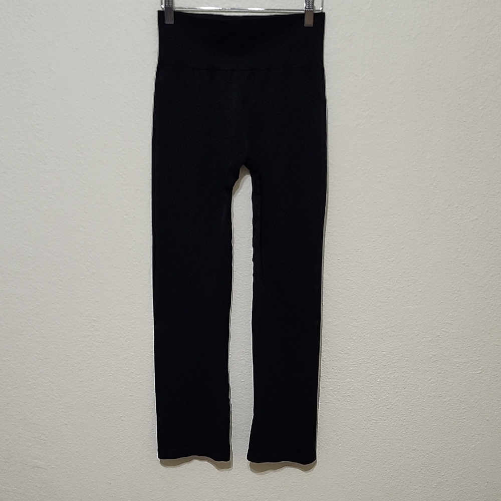 Black Full-Length Form-Fitting Leggings